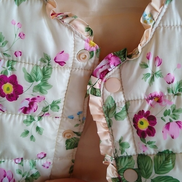 Bailey's Blossoms Floral Puffer Vest Roses Ruffles Toddler/Small - Picture 7 of 8